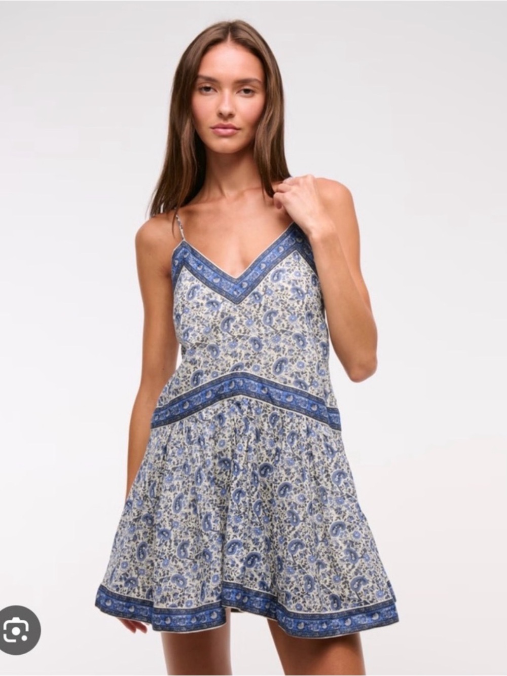 Abercrombie & Fitch V-neck flowy mini skort